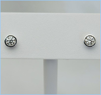 ピアス